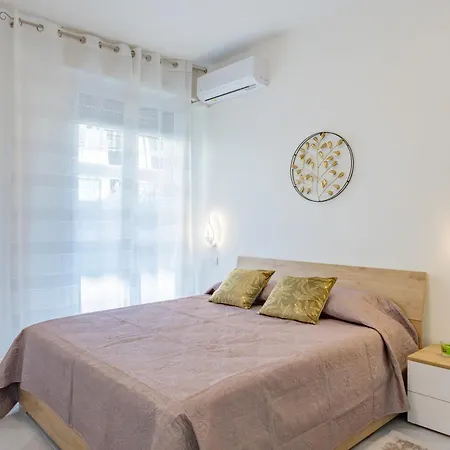 Bijoux In The Centre Of By Wonderful Italy * סנרמו